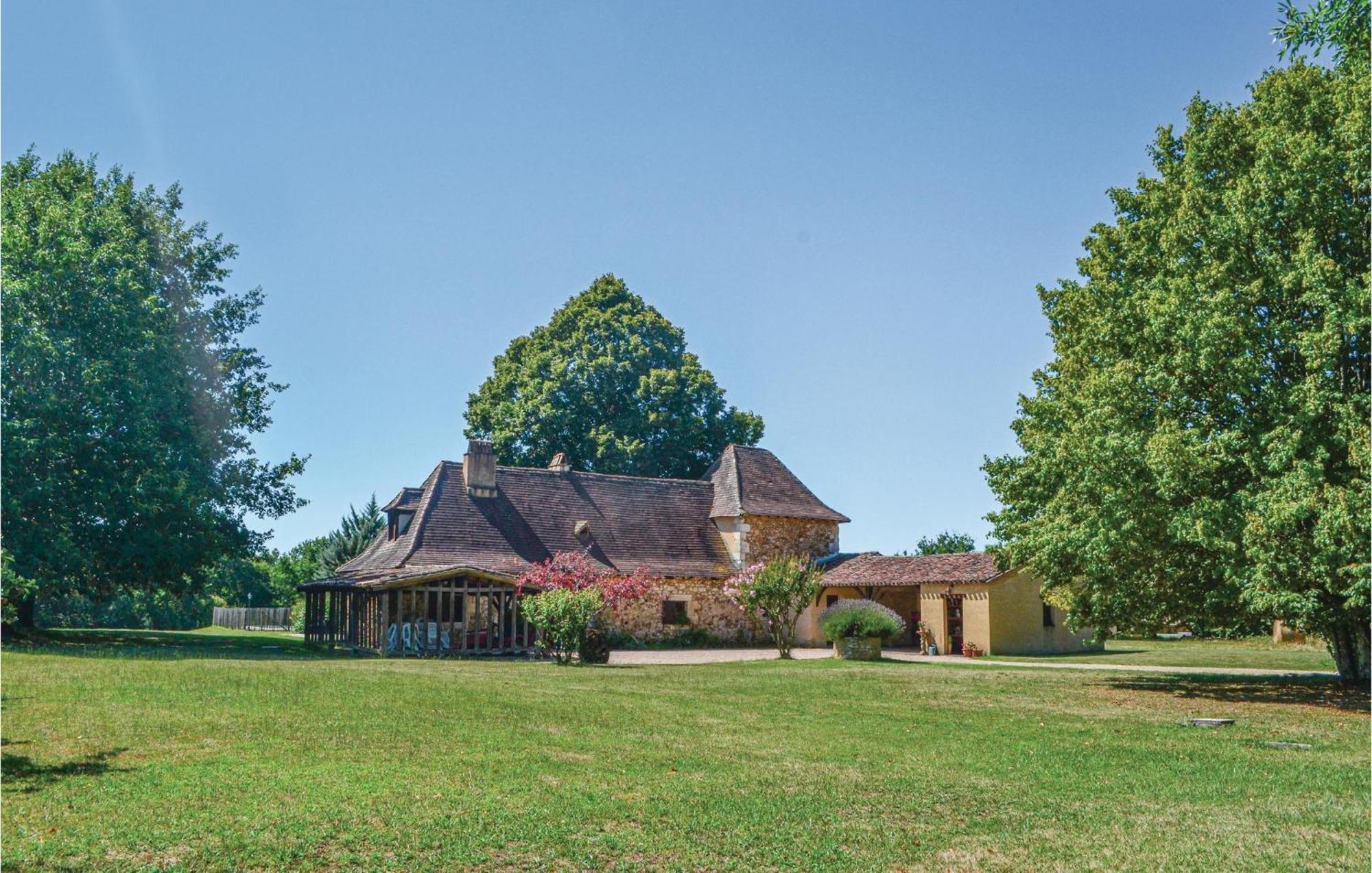 Awesome Home In Campsegret Экстерьер фото