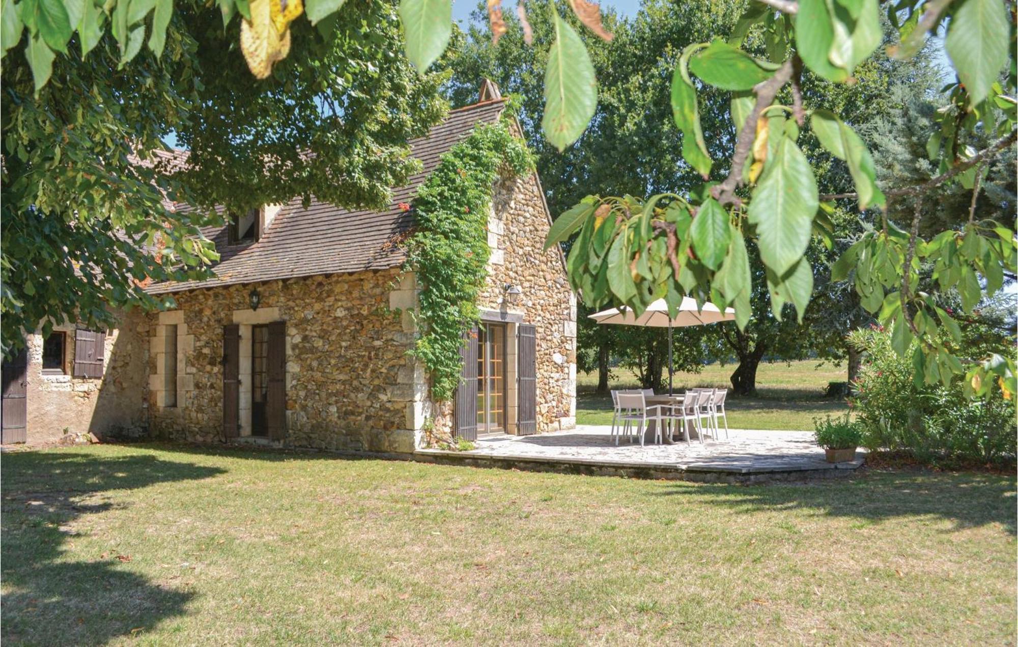 Awesome Home In Campsegret Экстерьер фото