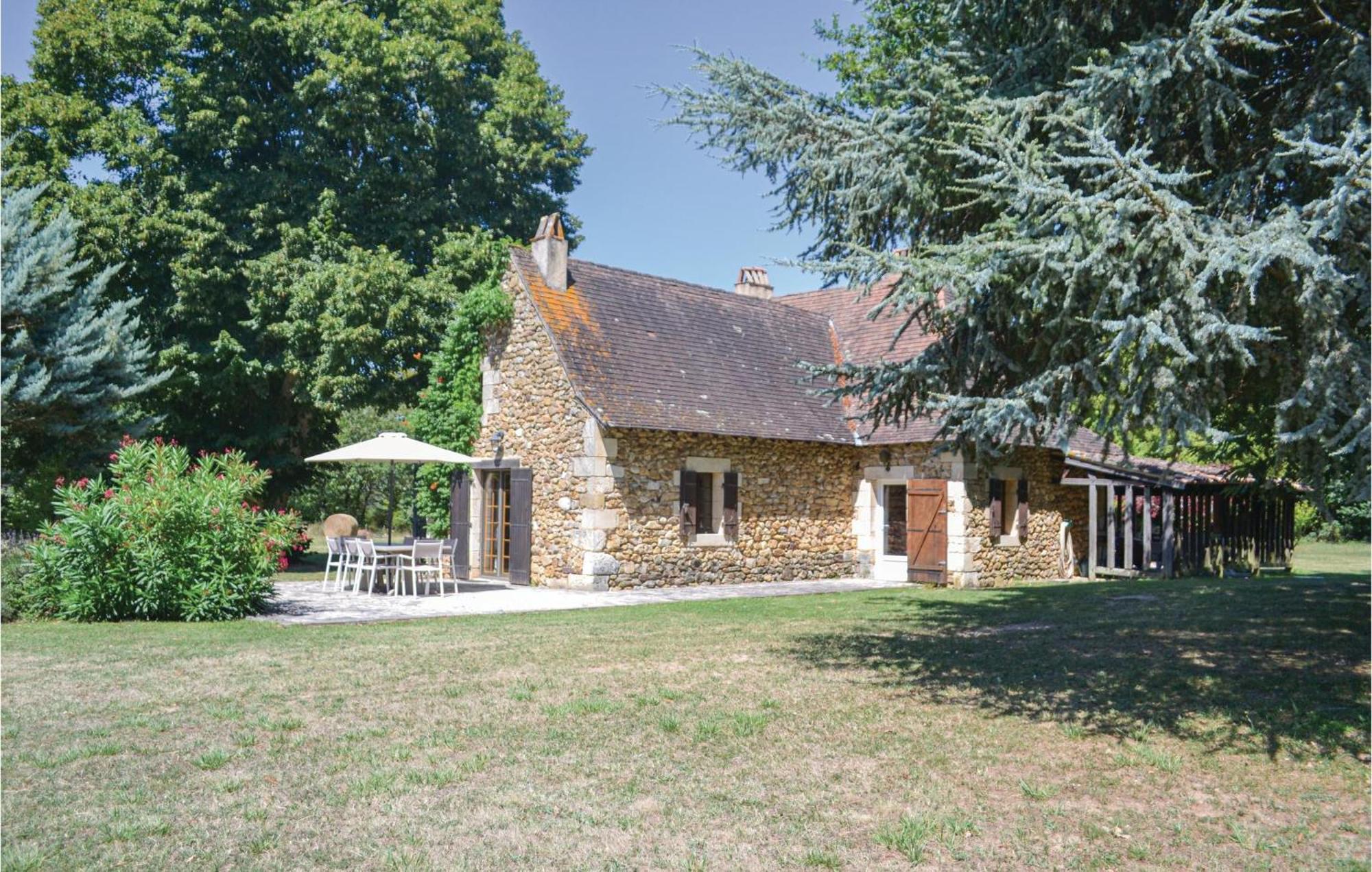 Awesome Home In Campsegret Экстерьер фото